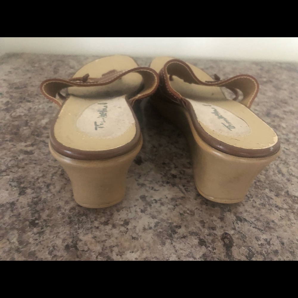 Brown sandals - Picture 3 of 3